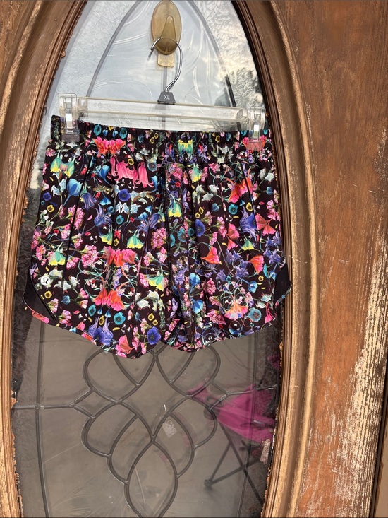 lululemon athletica Pants - Lululemon hotty hot flowerscope athletic shorts! 6